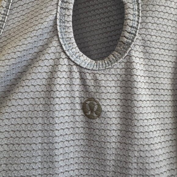 Lululemon On The Run Singlet - 2 - Picture 6 of 6